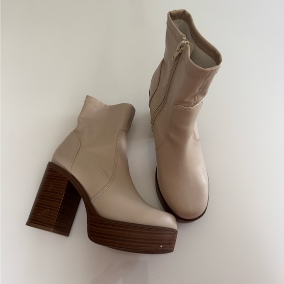 Women Platform Boots - Picture 4 of 8